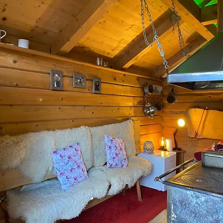 Campsite Schwarzwald Romantikhuette - Zweisamkeit - Mit Bettwaesche, Handtuecher Und Holz *
