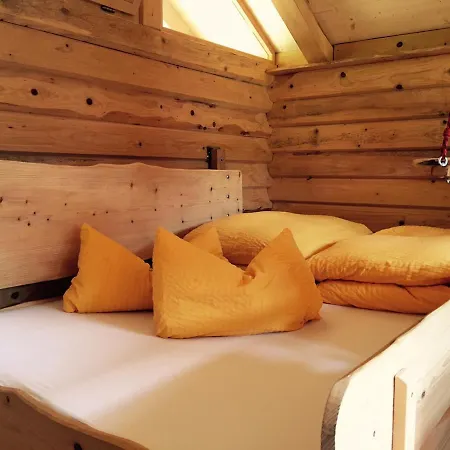 Schwarzwald Romantikhuette - Zweisamkeit - Mit Bettwaesche, Handtuecher Und Holz Campsite *