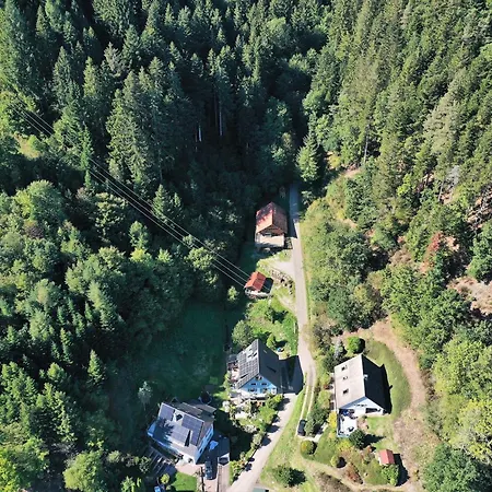 Campsite Schwarzwald Romantikhuette - Zweisamkeit - Mit Bettwaesche, Handtuecher Und Holz Schenkenzell