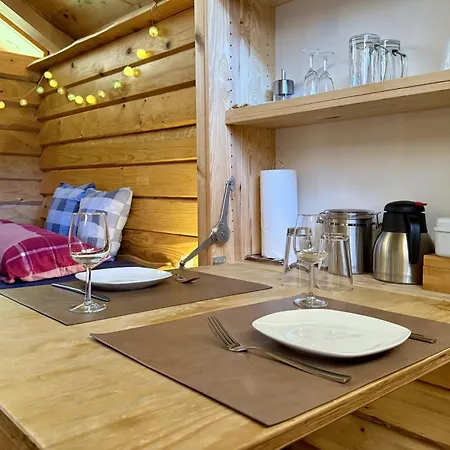 Schwarzwald Romantikhütte - Zweisamkeit - Mit Bettwäsche, Handtücher Und Holz Campingplatz Schenkenzell