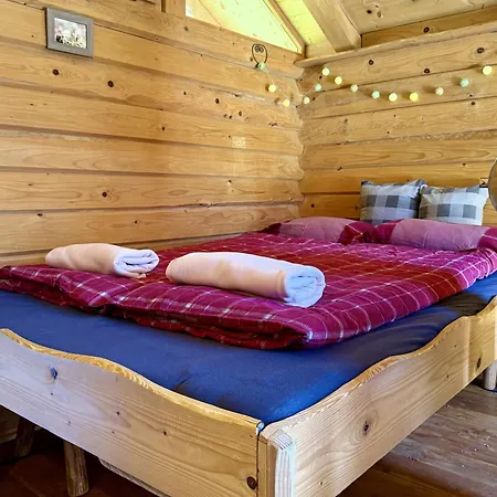 Schwarzwald Romantikhuette - Zweisamkeit - Mit Bettwaesche, Handtuecher Und Holz * Schenkenzell